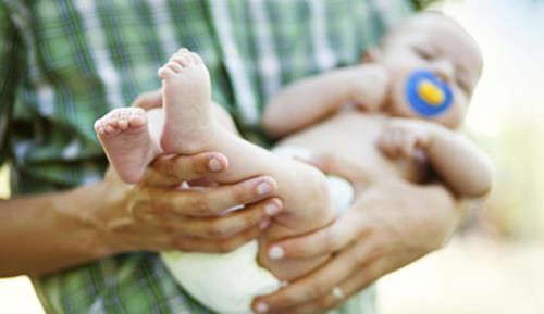 给宝宝把尿具体方法是什么,怎么正确的给宝宝把尿