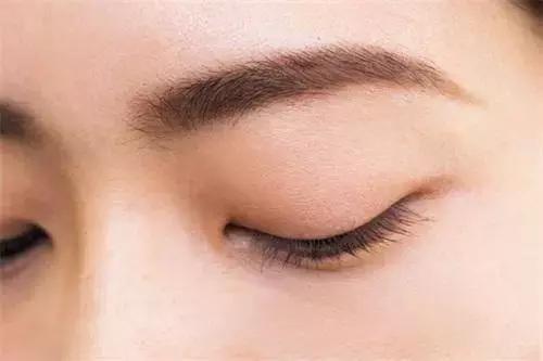 口罩眼镜装扮,口罩眼镜妆容教程