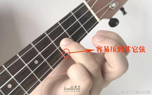 尤克里里按弦技巧,尤克里里最详细的按弦方法