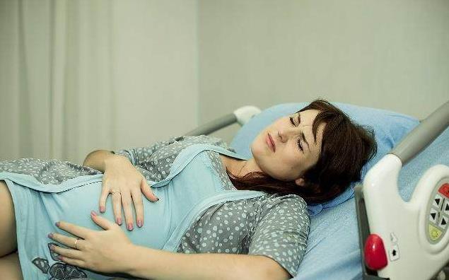 临产前，到底是先见红，还是先破水？孕妈要知道这两者的区别！