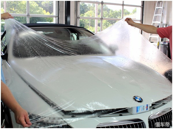 贴了隐形车衣可以防划伤吗,隐形车衣能避免车漆划伤吗
