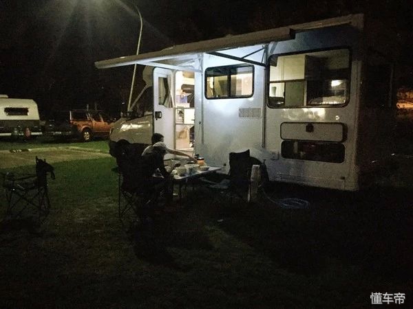 房车自驾游各国的真实生活,自驾环游世界的房车有多漂亮