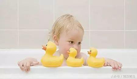 家长速看!可怕!洗澡鸭肚子里竟然这么脏!看完只想全部丢掉!