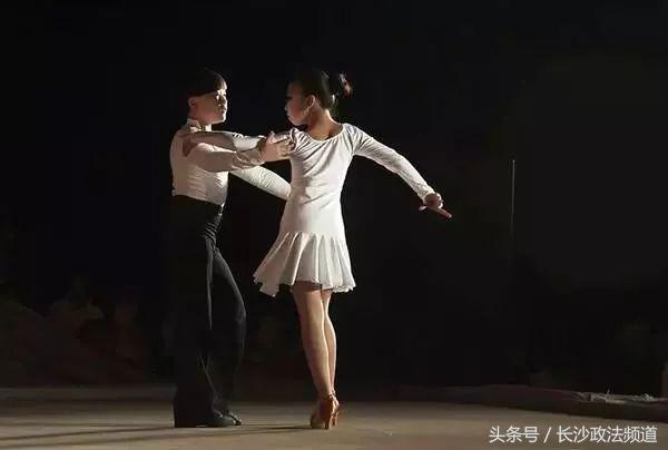 小女孩7岁胸部发育，吃药都压不下去！医生问了一个问题……