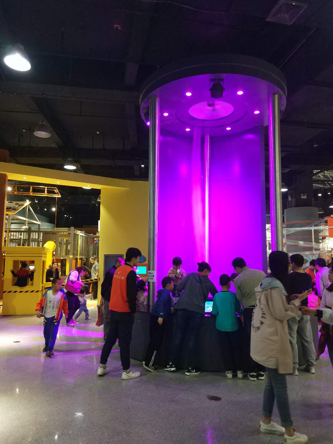 关于参观科技馆的说说,科技馆游玩的感受