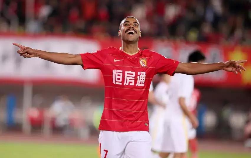 卡拉斯科球迷哭了,卡拉斯科被暴打