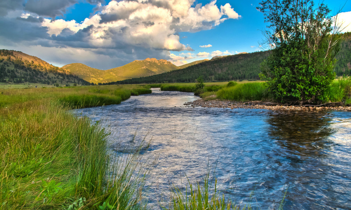 描写江河湖泊的名言名句或古诗,描写赞美祖国江河的词句