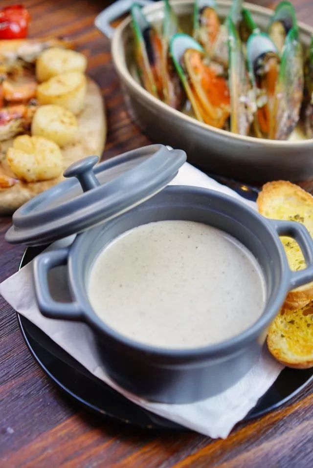 揭秘“X”餐吧，不仅美食份量MAX，鸡尾酒还花样百出！