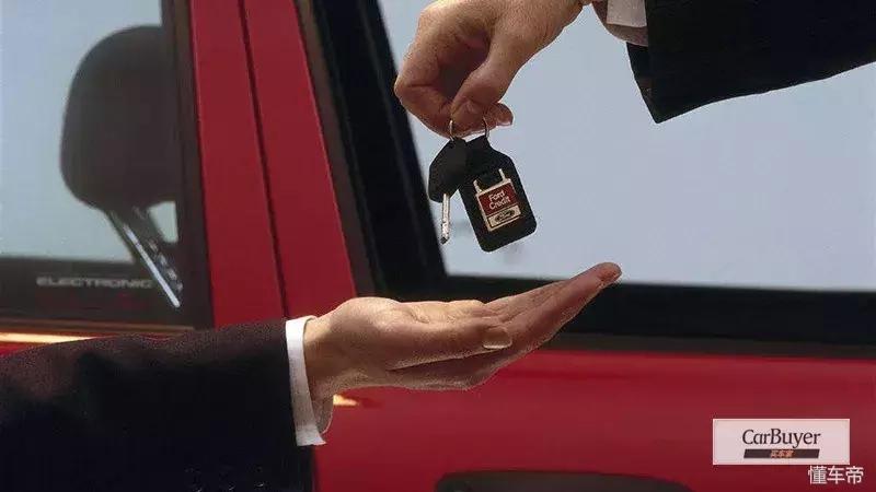 汽车机械钥匙打不开门怎么办,汽车钥匙被锁在门里怎么打开