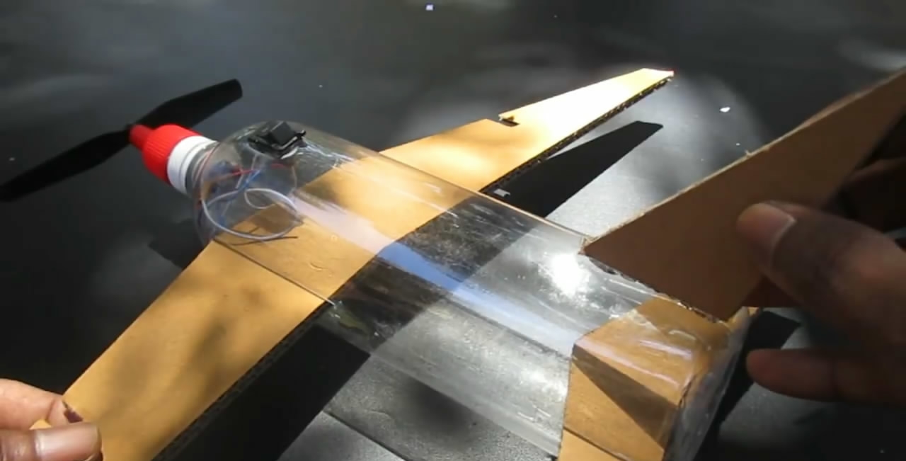 单桨飞机手工制作,用瓶子怎么做微型飞机