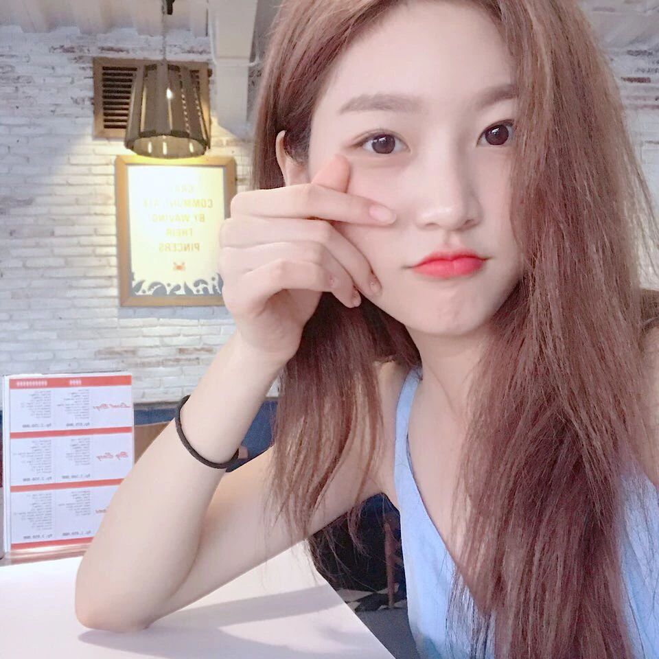 脸上种了樱桃草莓？郑爽崔雪莉的“果汁脸”怎么画出来？