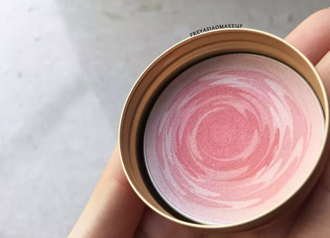 试色|资生堂恋爱魔镜马卡龙腮红，完美的粉嫩少女~