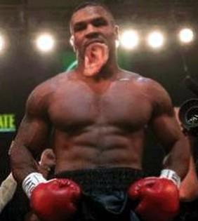 泰森咬耳朵事件咬掉了吗,泰森拳击比赛咬耳朵这一场谁赢了