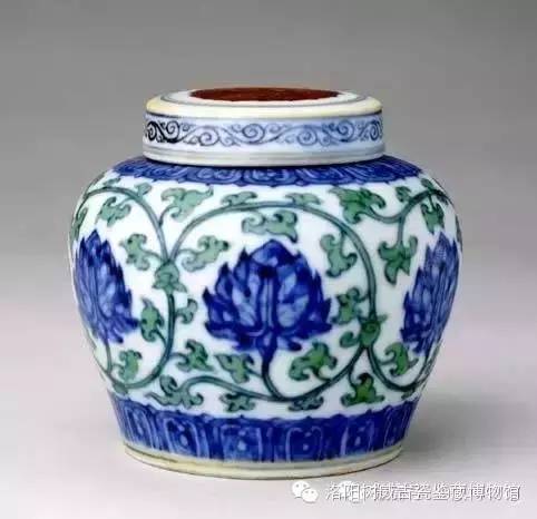 成化斗彩上的红彩和绿彩,古釉瓷器鉴定方法