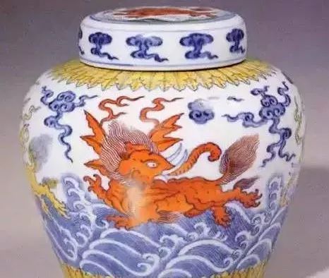 成化斗彩上的红彩和绿彩,古釉瓷器鉴定方法