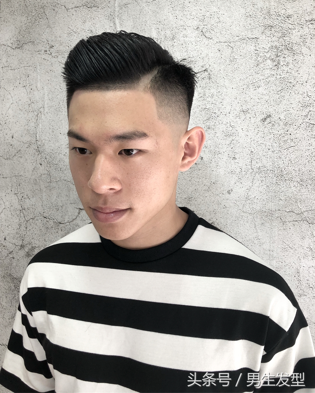 夏天适合男生的两边铲光短发型,适合学生党剪的男生超帅短发头型