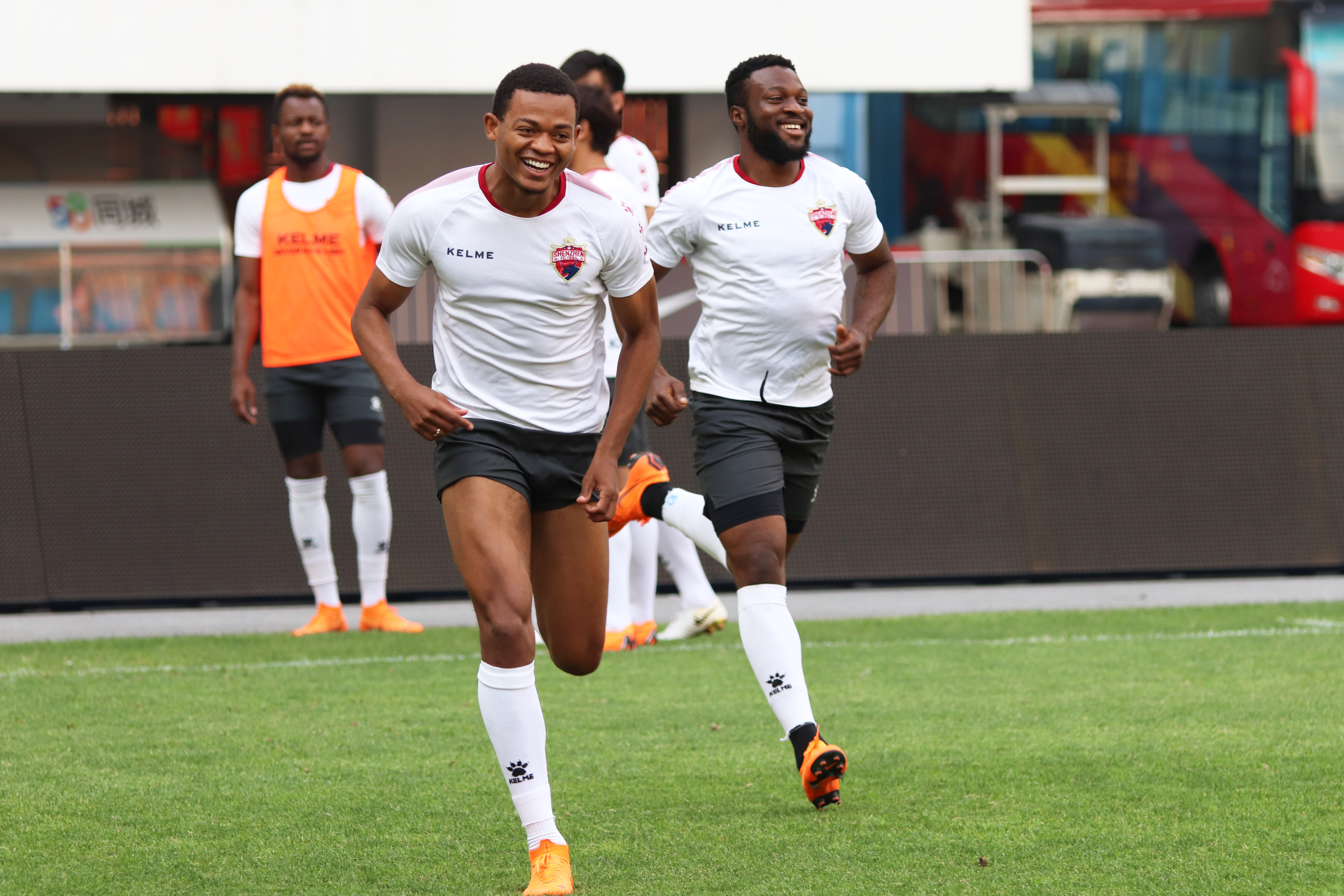 赛前认真准备,赛前认真的热身