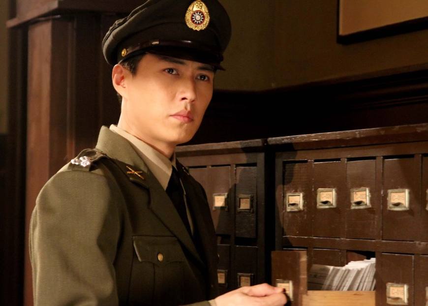 靳东演伪装者的全部电视剧,靳东十部必看电视剧伪装者