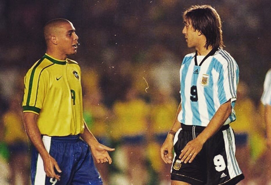 百年宿敌曼城曼联,百年恩怨球队