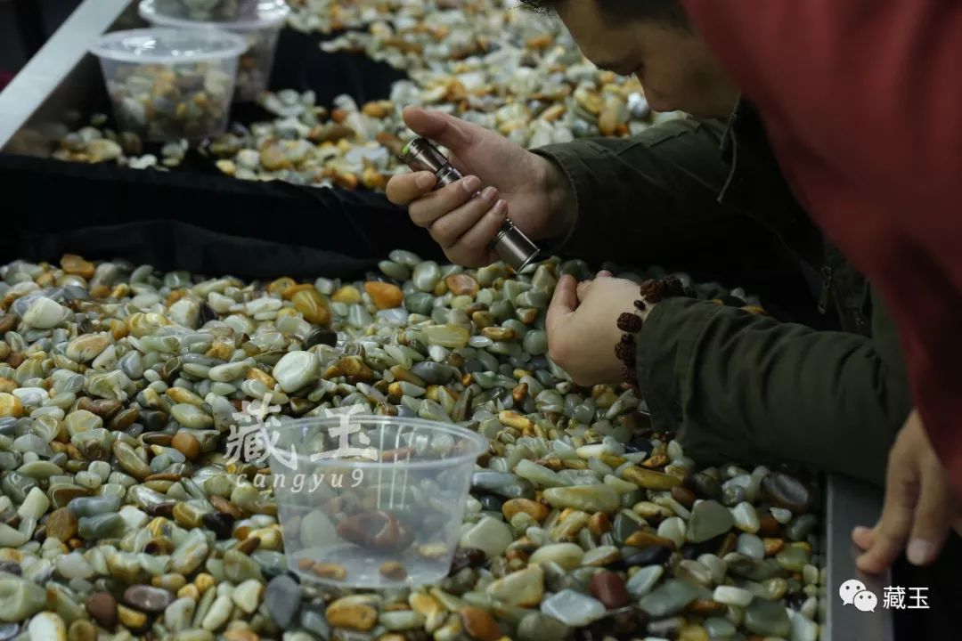 一个是60一颗,一个是10000一克……