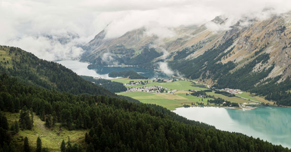 丈夫工地意外身亡留下痴傻媳妇，直到她跳河自杀暴露公公丑陋面目