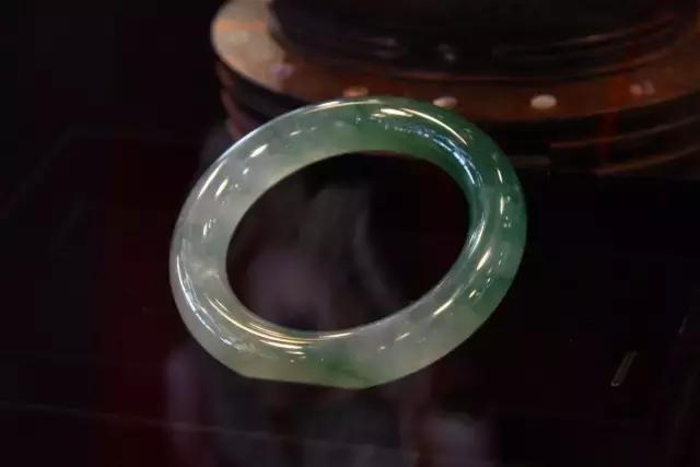 最美的翡翠玉手镯,最美玉手镯各种款式