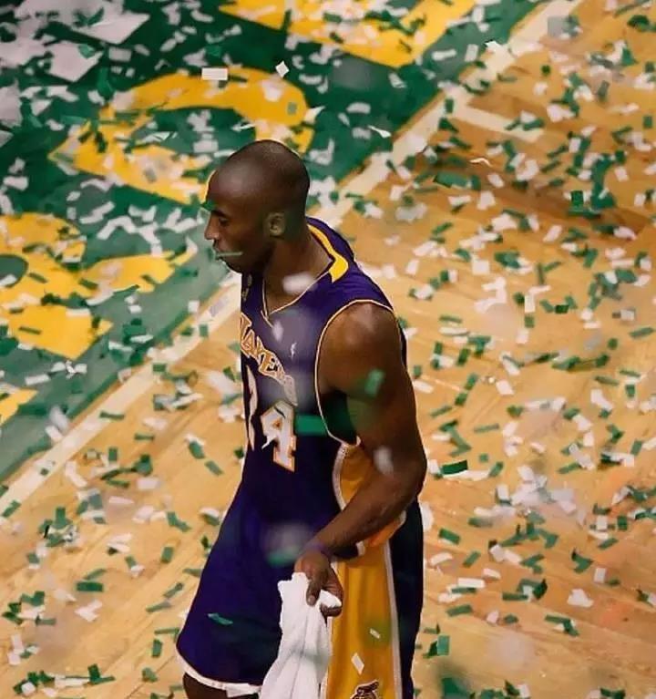 NBA和足球赛场那些最失落的照片瞬间,科比梅西只能排第2、第3