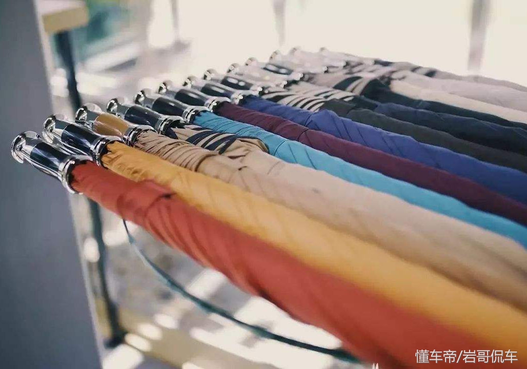 劳斯莱斯的一把雨伞值多少钱,劳斯莱斯车上的一把雨伞