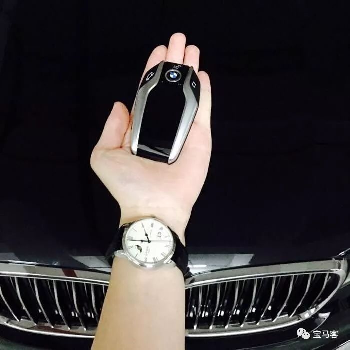 你以为开宝马的就只会戴劳力士吗？NONONO...