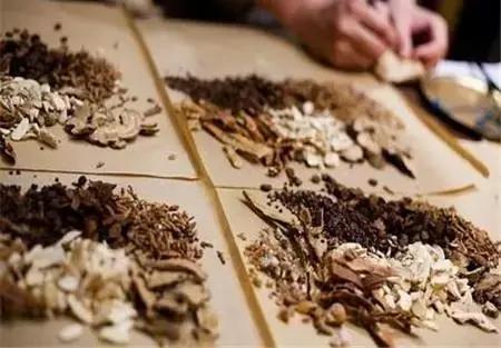 熬中药的药渣还有什么作用吗,喝中药的药渣怎么处理