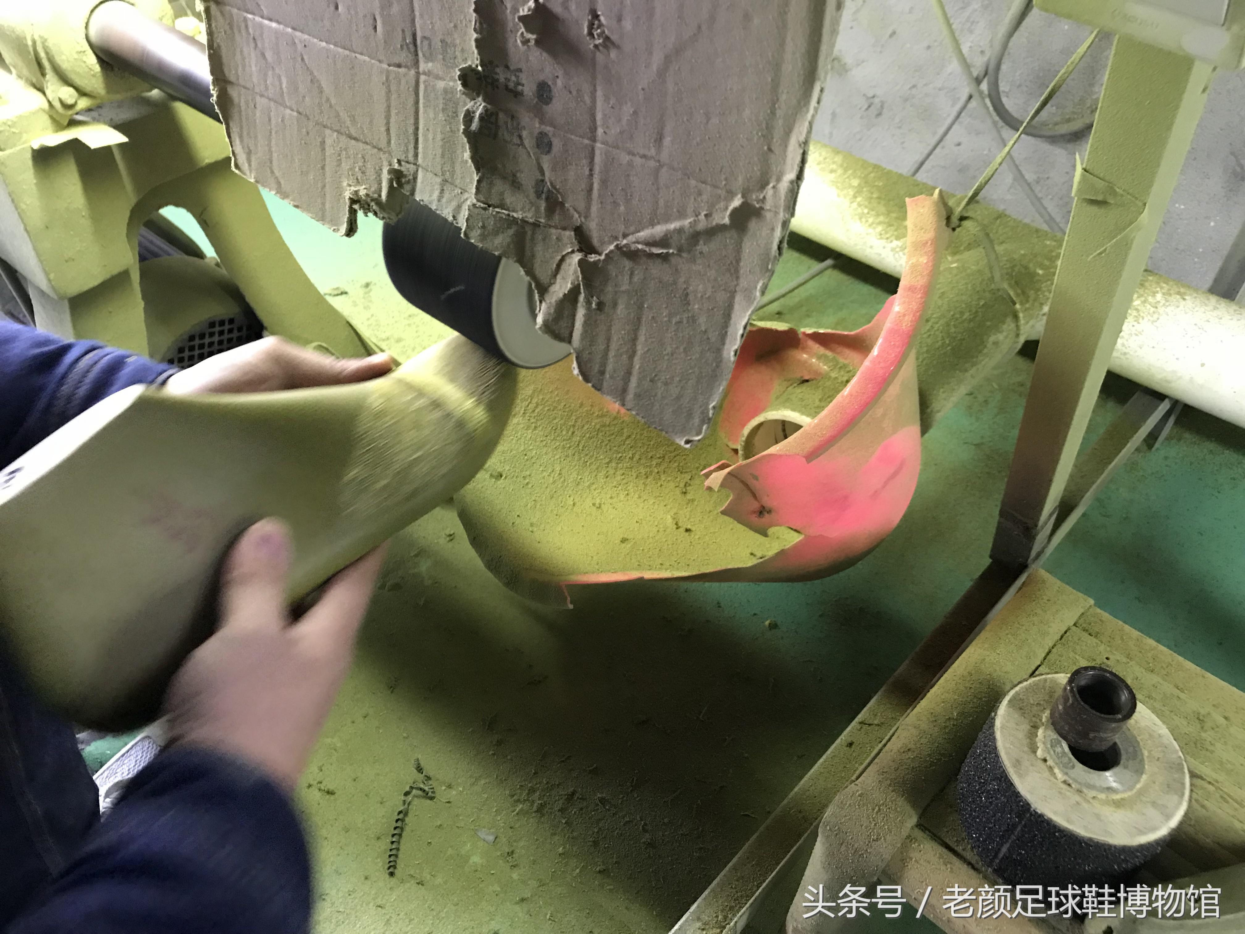 2002年的阿迪达斯鞋银色,阿迪达斯足球鞋哪一代最经典