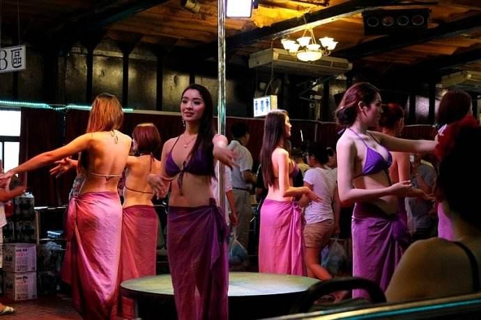 泰国“人妖”光鲜背后的辛酸史
