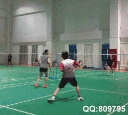 羽毛球挥球技巧,羽毛球击球瞬间如何引拍