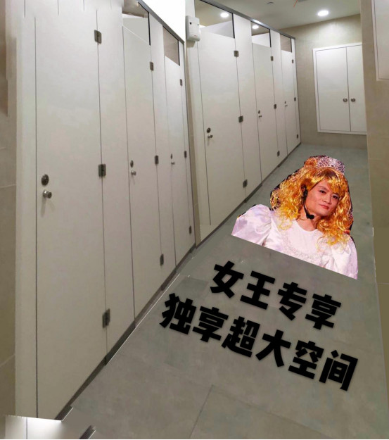 冒死闯进厕所*拍偷**，结果发现了......