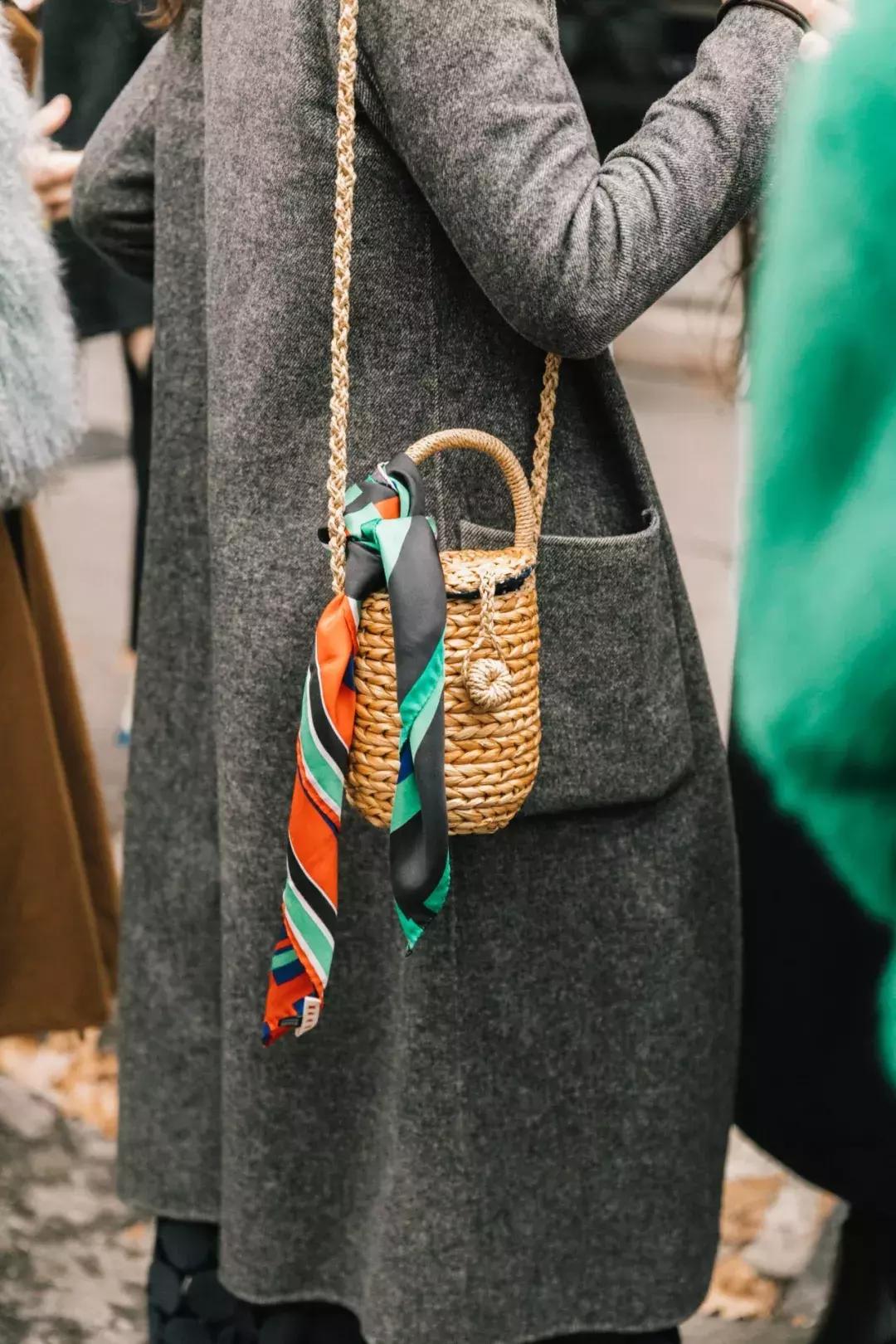 丝巾多种佩戴方式,丝巾的四种佩戴方式