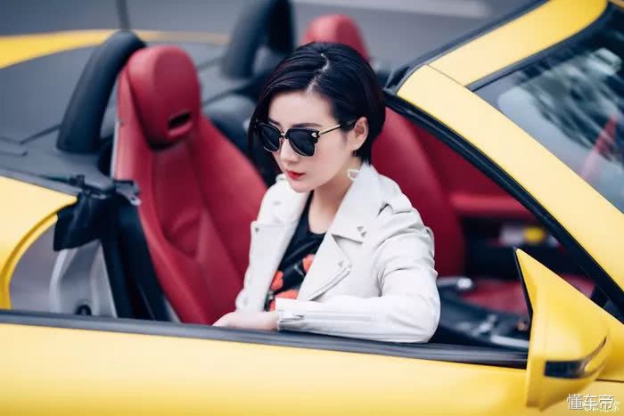 奔驰slk200硬顶敞篷哪个颜色好看,奔驰slk200敞篷版值得买吗