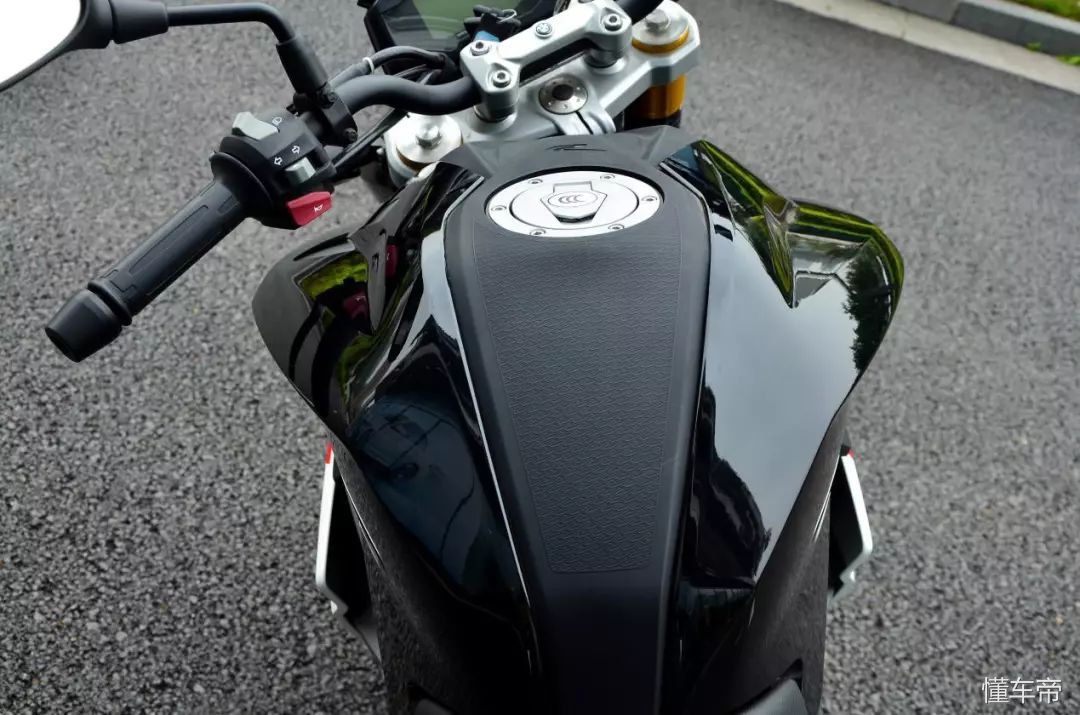宝马摩托车入门款g310r参数表,宝马入门摩托车g310s