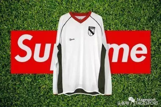 谁说打篮球就一定要穿好的球鞋,supreme白色足球衣