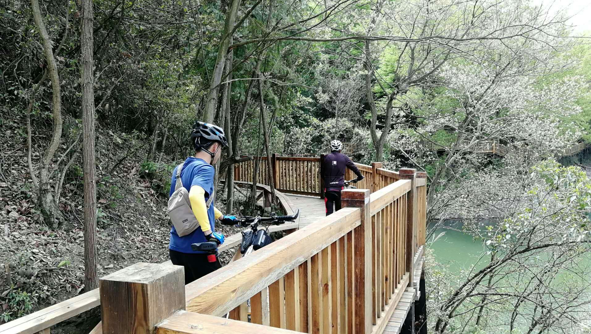 骑行遇险却呼救无门,骑行意外险避坑