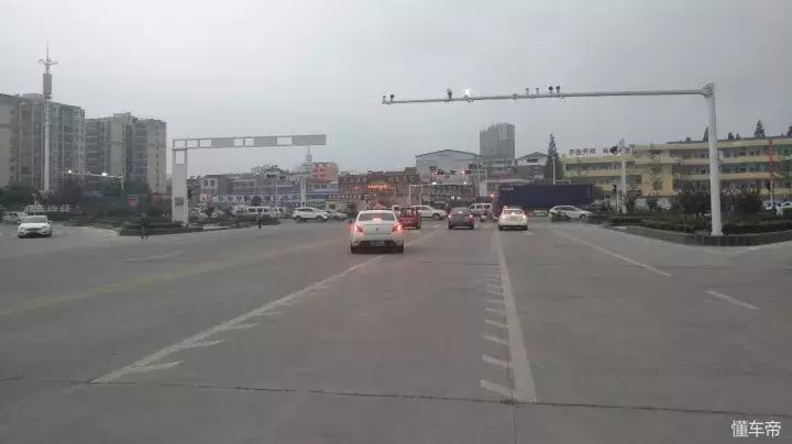 锯齿状潮汐车道怎么走,仙桃有哪些路口有潮汐车道