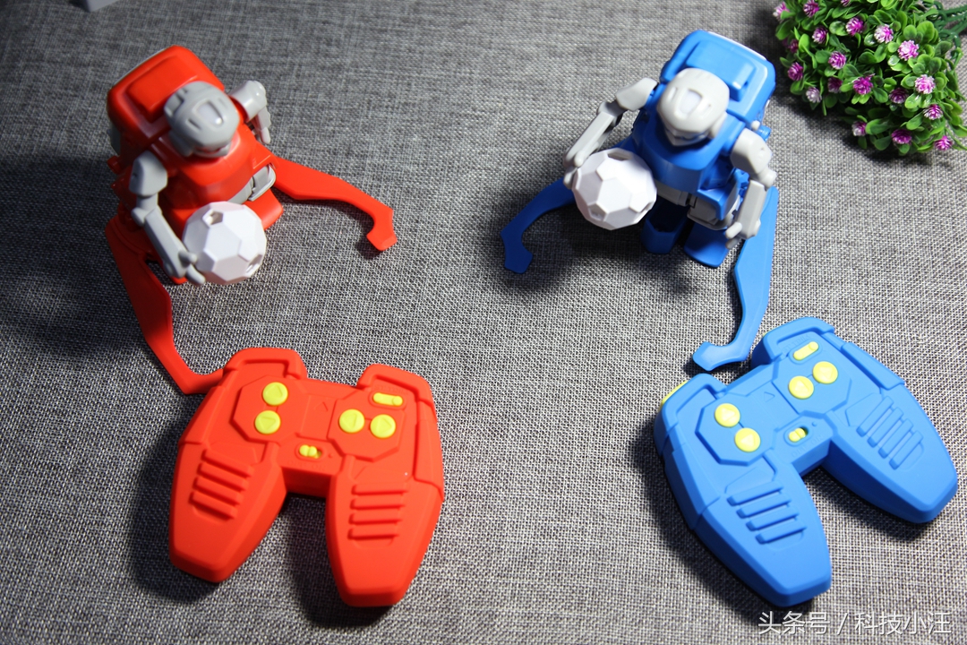 为了圆自己心中的足球梦，入手米家有品众筹的SIMI足球机器人套装