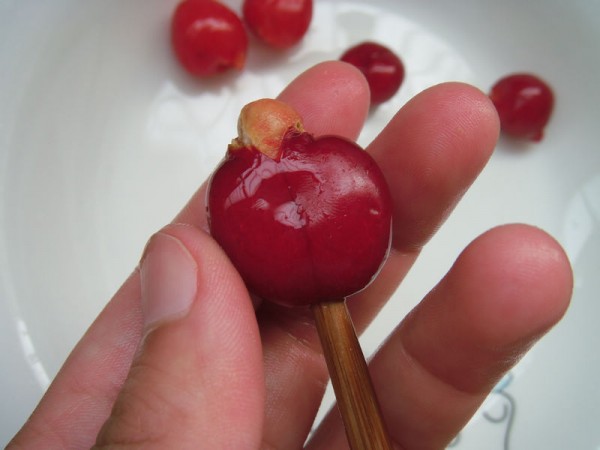 快速剥软皮荔枝,怎么剥荔枝简单不费手