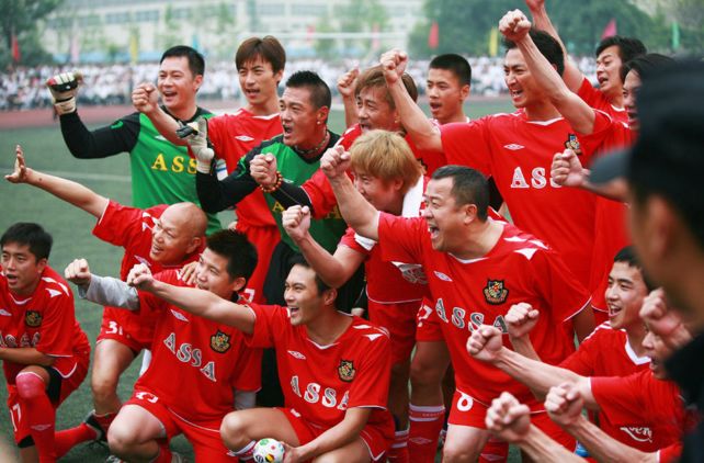 谭咏麟pk李伯清视频,李伯清和谭咏麟对比