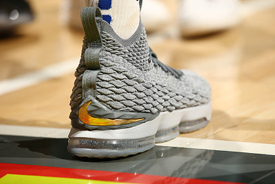 nba赛场球鞋特写,安踏kt8纪念科比