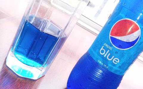 蓝色可乐和普通可乐有什么区别,两块钱的可乐和三块钱的可乐区别