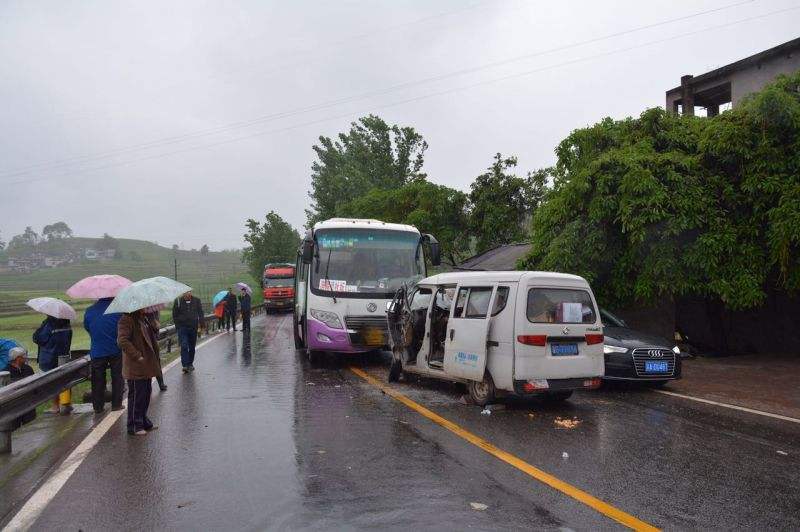 车子被撞了对方全责可以多索赔吗,车被追尾对方全责如何索赔贬值费
