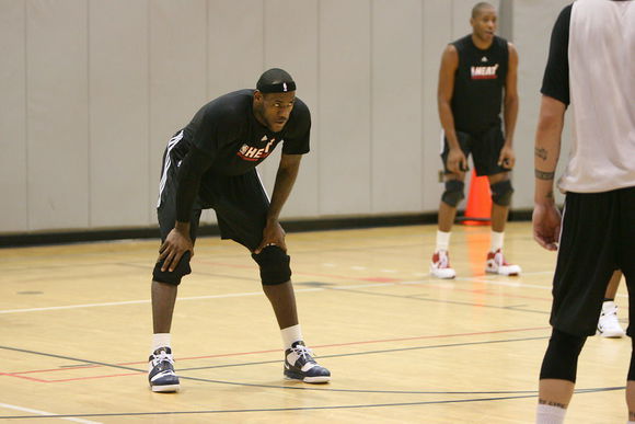 勒布朗詹姆斯的励志故事,关于勒布朗詹姆斯的励志作文