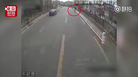 确认过眼神是警察要抓的人,确认过眼神你是加班人吗