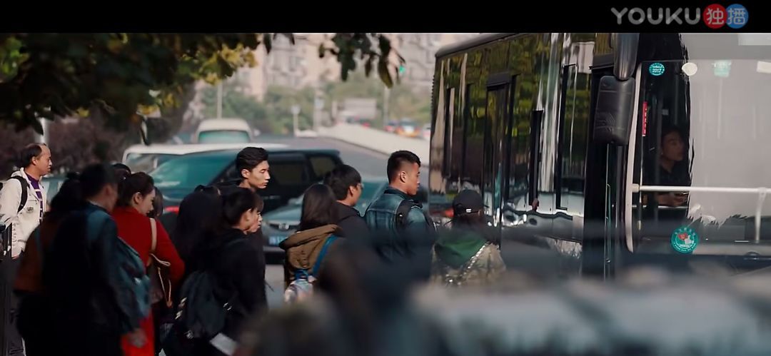 不管是LV还是VL,只要靠自己努力买的，就是可贵的！