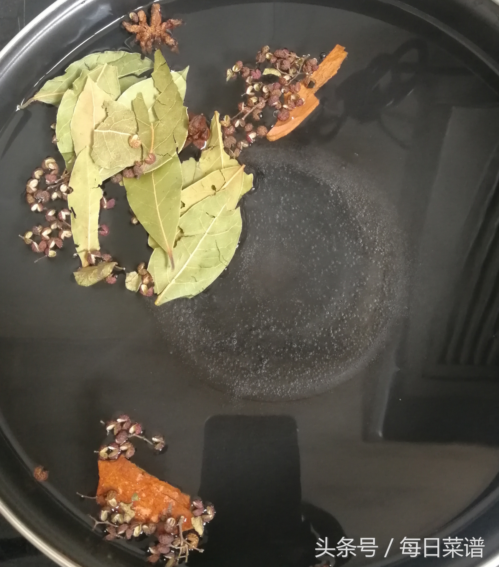 腌鸡蛋和鹅蛋怎么腌好吃,草木灰怎么腌咸鹅蛋才流油